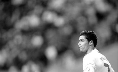 杨瀚森上5分钟送2分1板1助1帽 后三节枯坐板凳