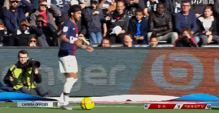 上赛季西甲最佳射手，姆巴佩领取皮奇奇奖（姆巴佩获颁皮奇奇奖，荣膺上赛季西甲射手王）