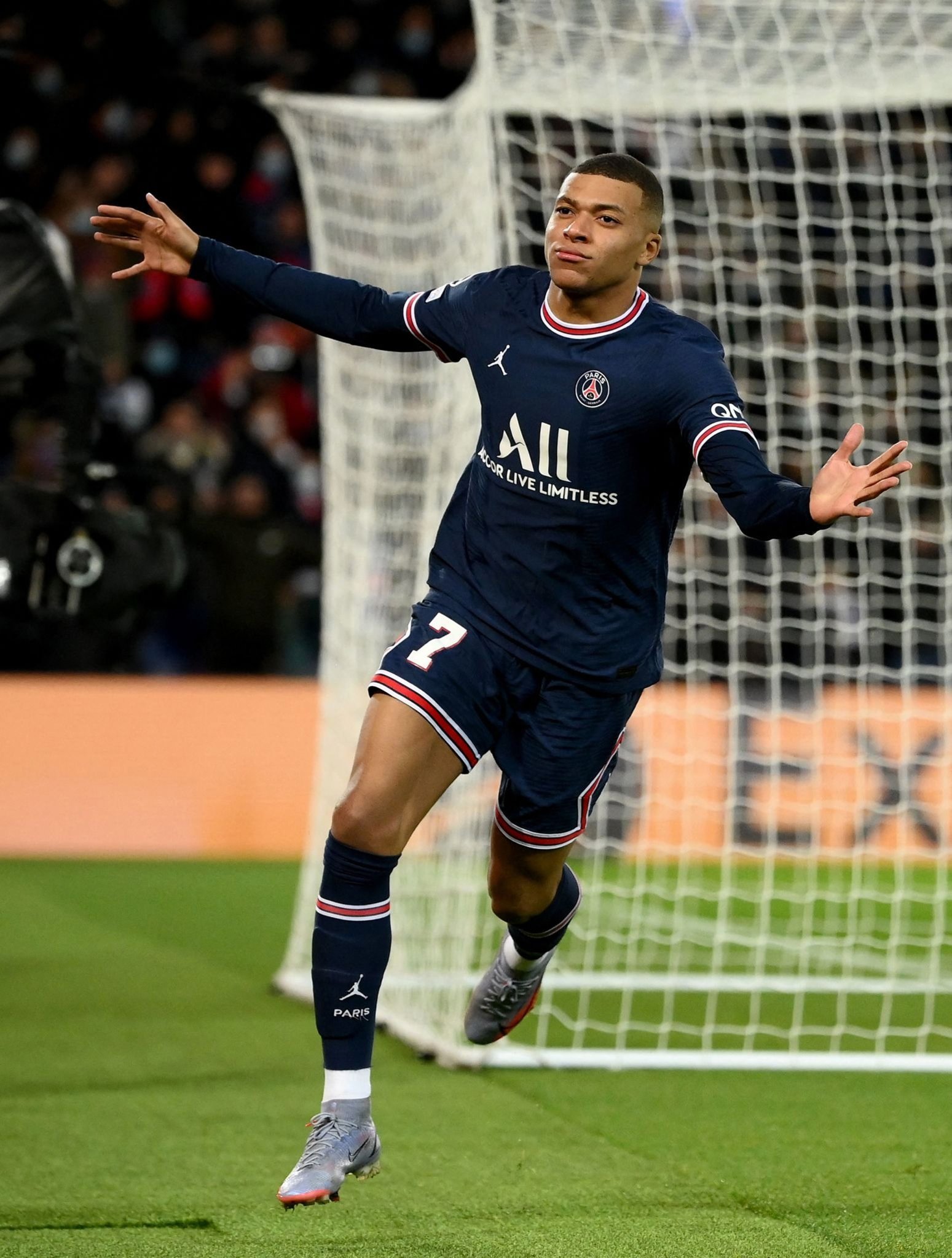 尤文官方：鲁加尼右腿比目鱼肌轻度损伤；据悉至少缺阵20天