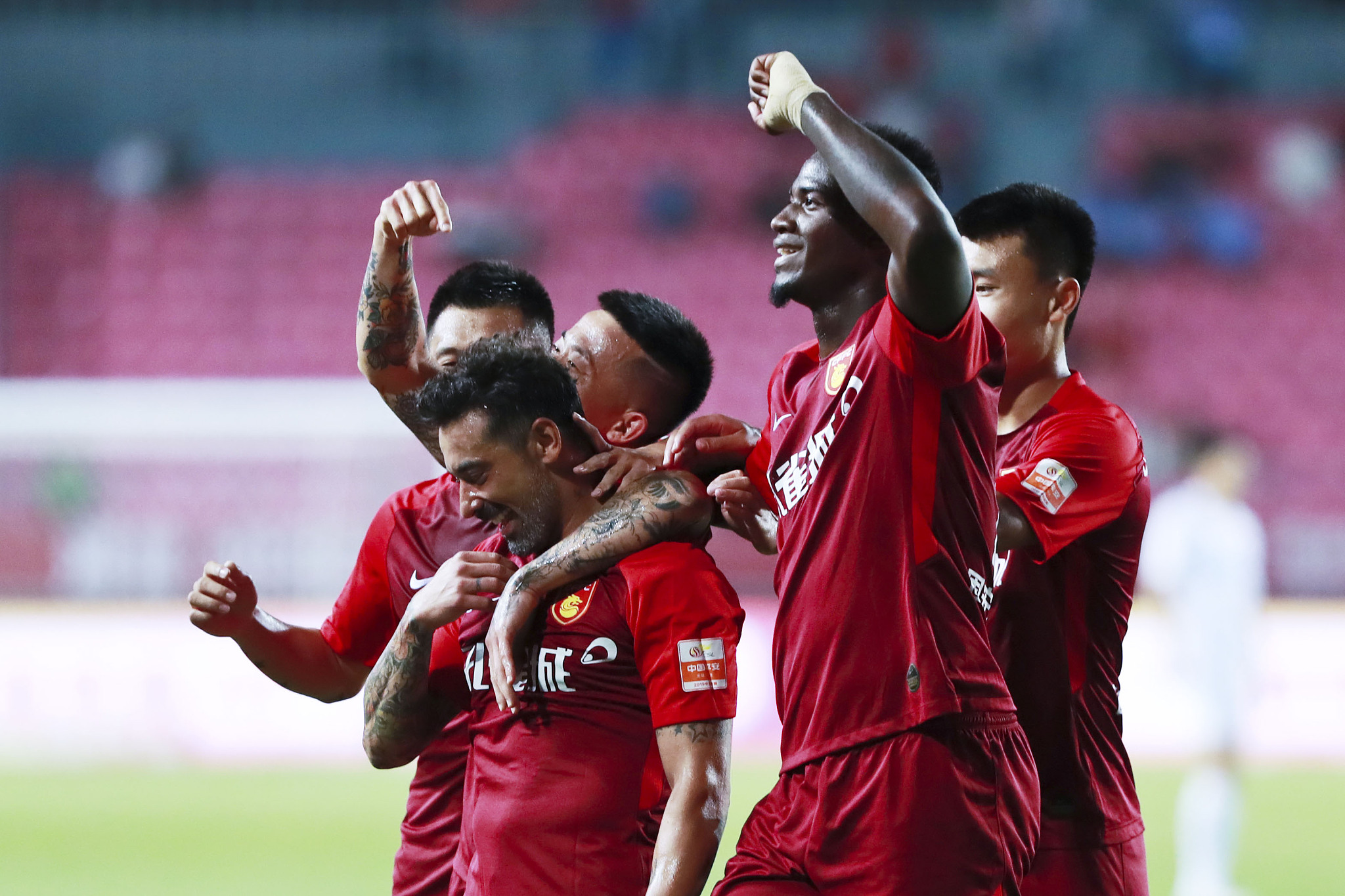 体操名将桑兰现状：瘫痪15年后嫁经纪人，婚后被丈夫和儿子宠上天