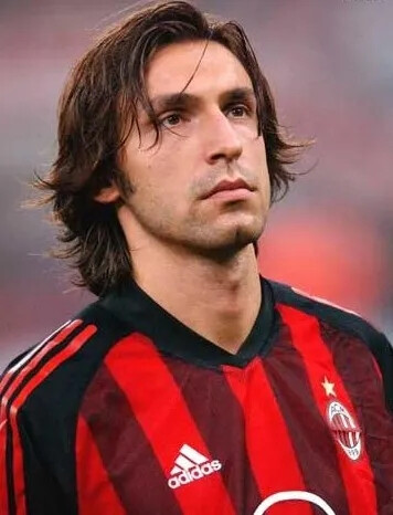 国脚关键传球完成制胜球