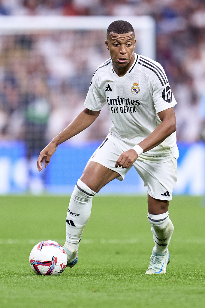 11球5助惊艳一赛季！王钰栋获2025年中超最佳青年球员（凭借11球5助的高光数据，王钰栋荣膺2025中超最佳青年球员）