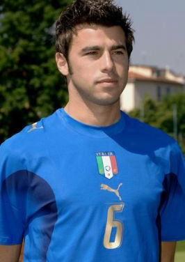 英媒：利物浦希望冬窗出售科纳特，并引进雷恩中卫雅奎特顶替（英媒称利物浦计划冬窗出售科纳特，引进雷恩中卫雅奎特顶替）