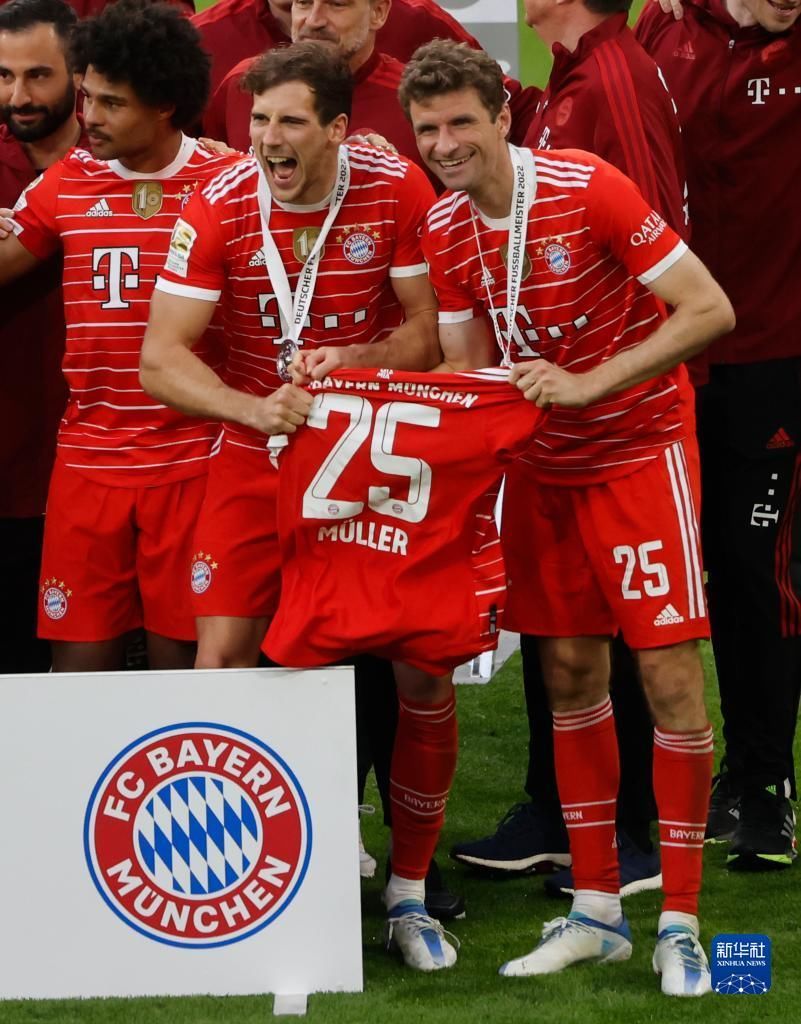 玉昆球迷在机场深情送别安德森，安德森的回应藏着太多不舍